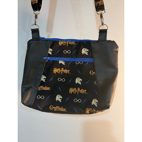Harry Potter Gryffindor Crossbody Bag Adj Strap & Zip Pockets Faux Leather/Cloth - Picture 2 of 9